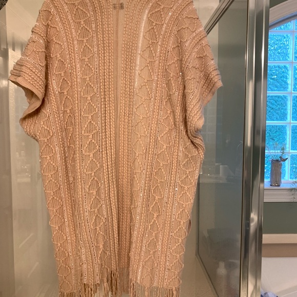 LVS Collection Open Cardigan Poncho Lightweight Peach Fringed One Size EUC - Picture 2 of 9